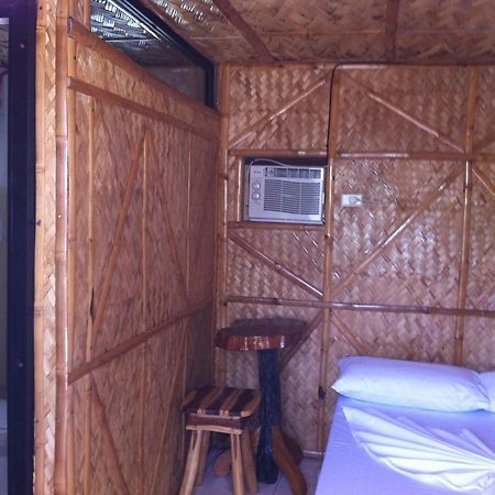 Bamboo House Beach Lodge & Restaurant Puerto Galera Exterior photo