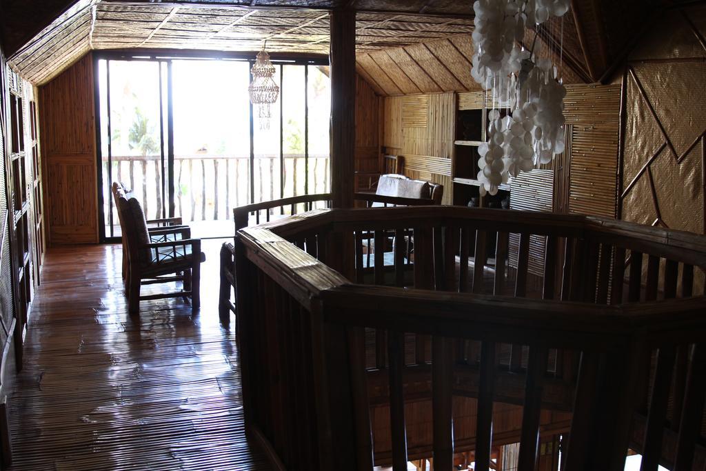 Bamboo House Beach Lodge & Restaurant Puerto Galera Exterior photo