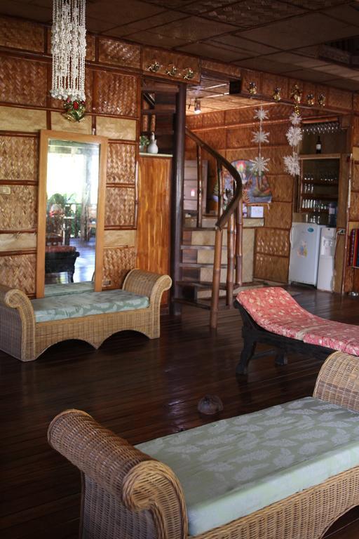 Bamboo House Beach Lodge & Restaurant Puerto Galera Exterior photo