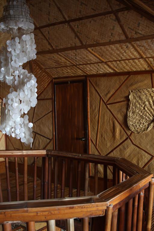 Bamboo House Beach Lodge & Restaurant Puerto Galera Exterior photo